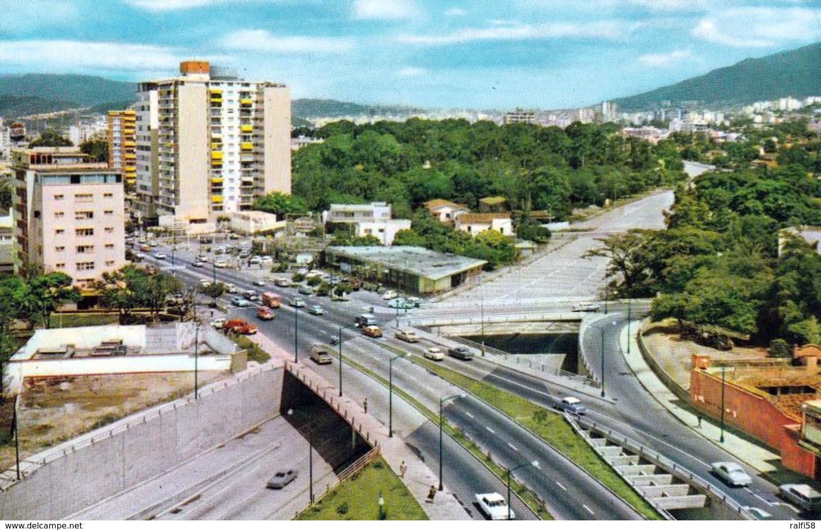 1 AK Venezuela * Die Hauptstadt Caracas Mit Der Avenida Libertador De Chacao * - Venezuela