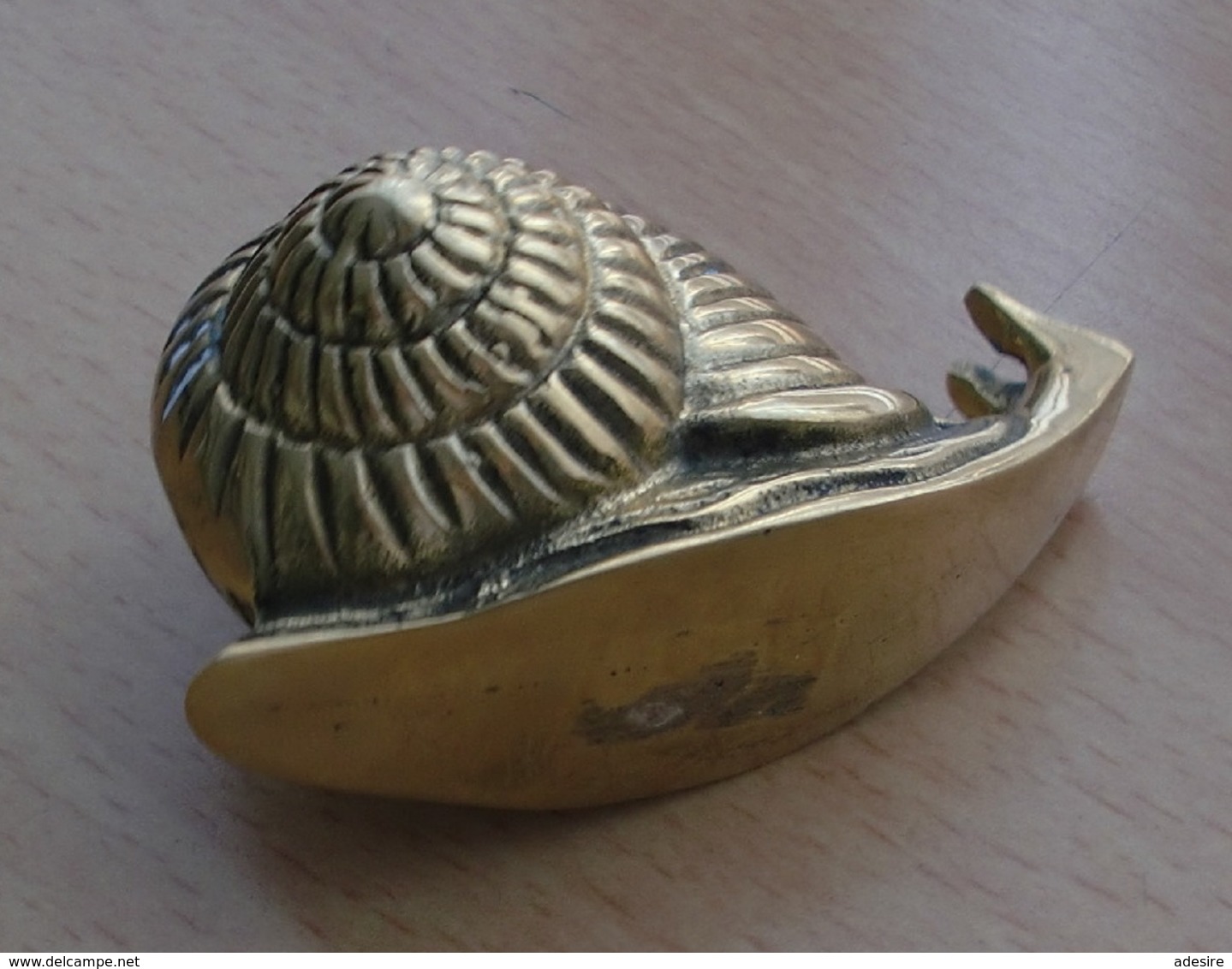 SCHNECKE Als Briefbeschwerer Aus Gelbmetall, Gute Erhaltung, Größe 8,5 X 5 Cm.. - Sonstige & Ohne Zuordnung