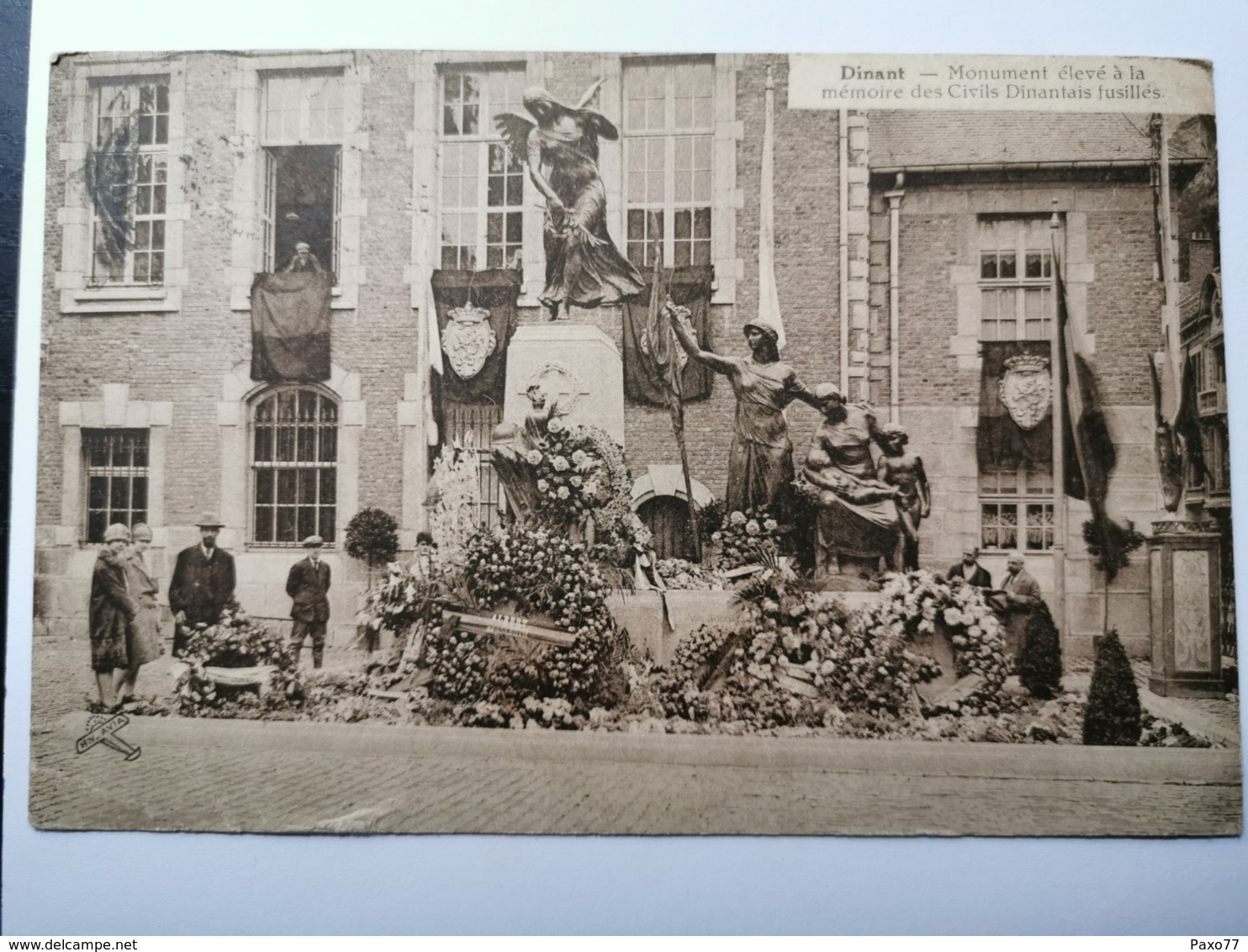 Dînant, Monument élevé à La Mémoire Des Civils Dinantais Fusillés - Dinant