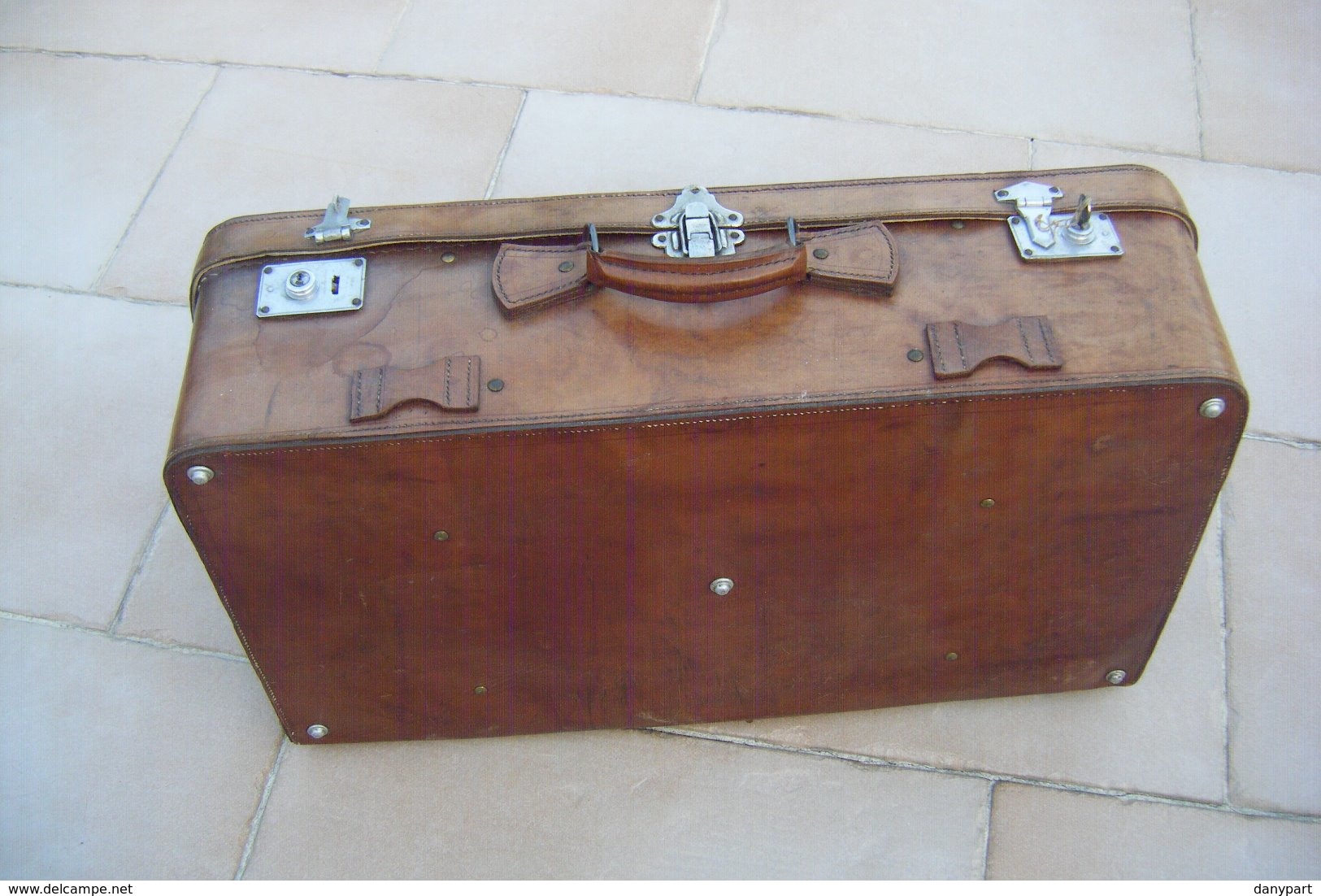 ANCIENNE GRANDE VALISE TOUTE EN CUIR FAUVE  OLD VINTAGE SUPERBE PATINE - Autres & Non Classés