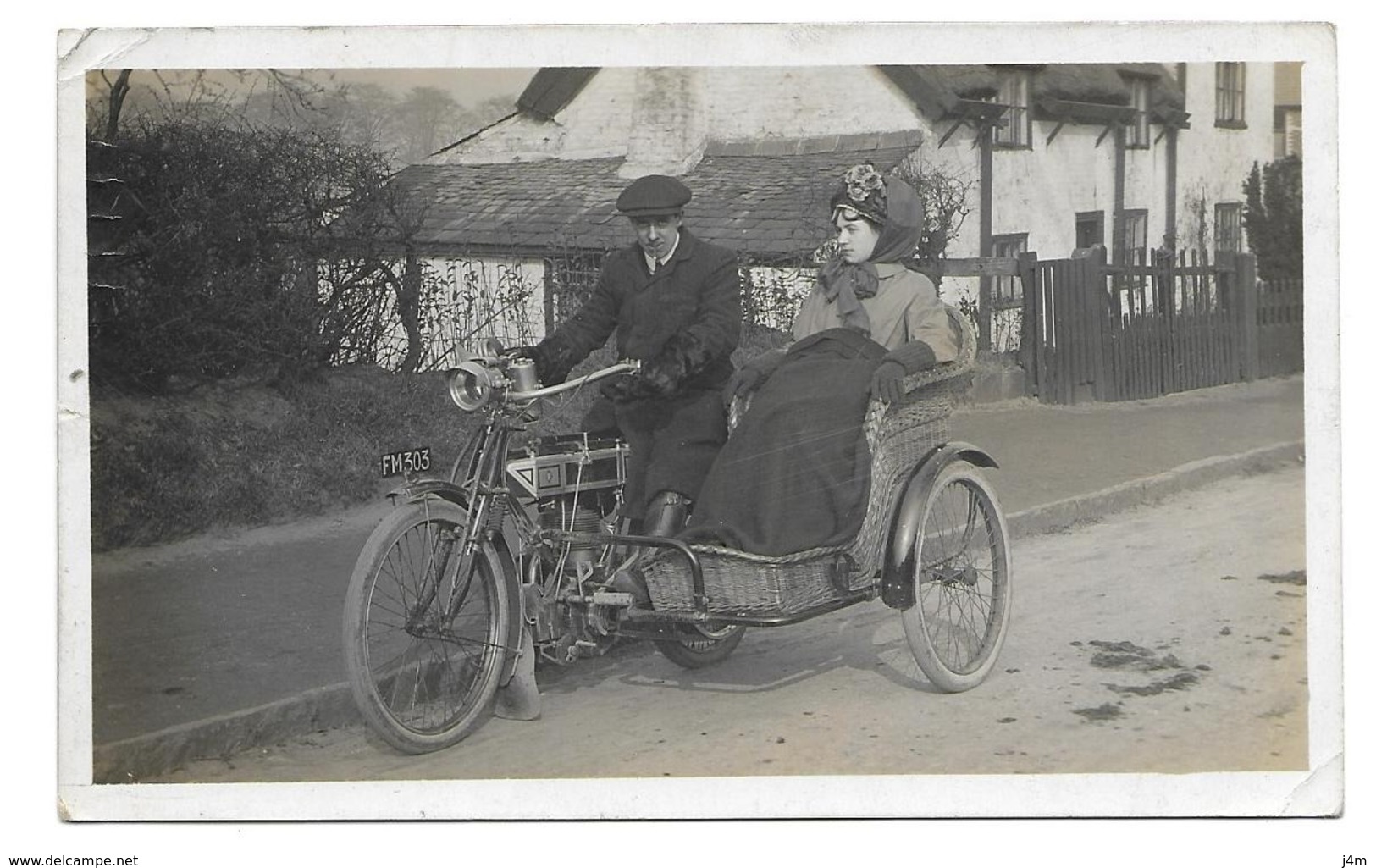 MOTO...Carte Postale Photo Ancienne MOTO Avec SIDECAR En Osier...2 Scans - Moto