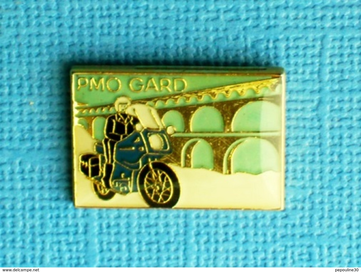 1 PIN'S //   ** GENDARMERIE NATIONALE / PMO / GARD ** - Militaria