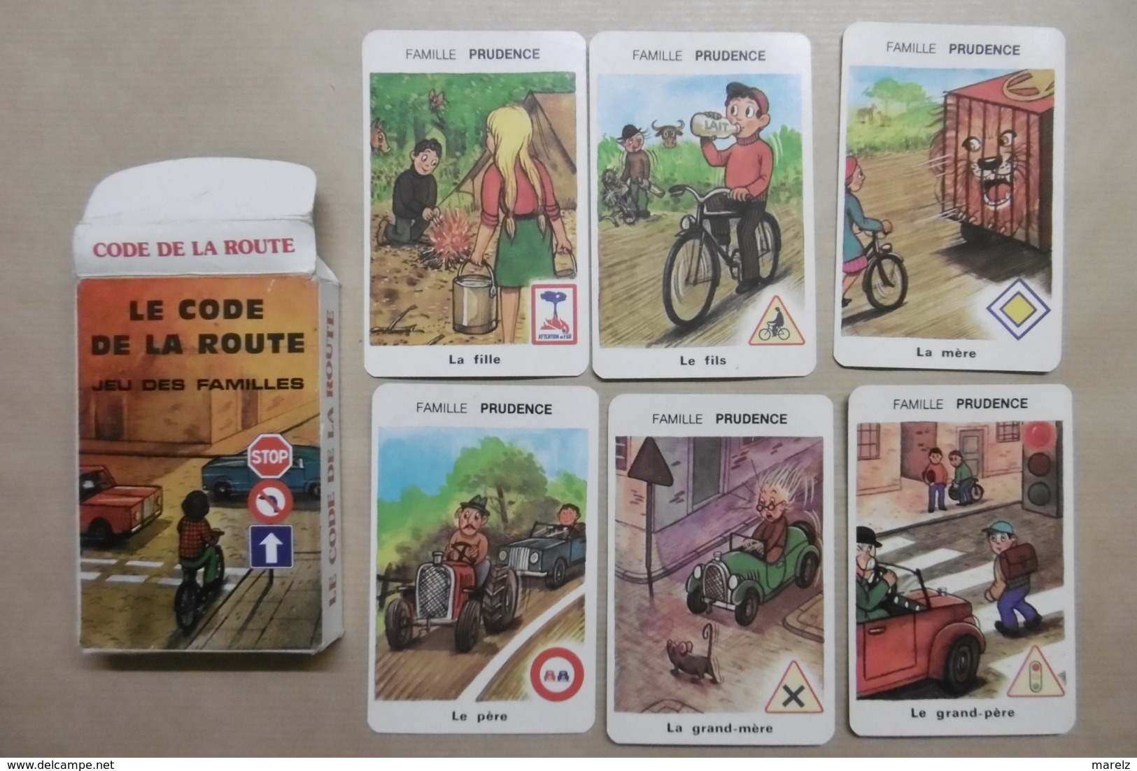 Jeu de 7 Familles Automobiles "Le CODE DE LA ROUTE" Panneaux de signalisation