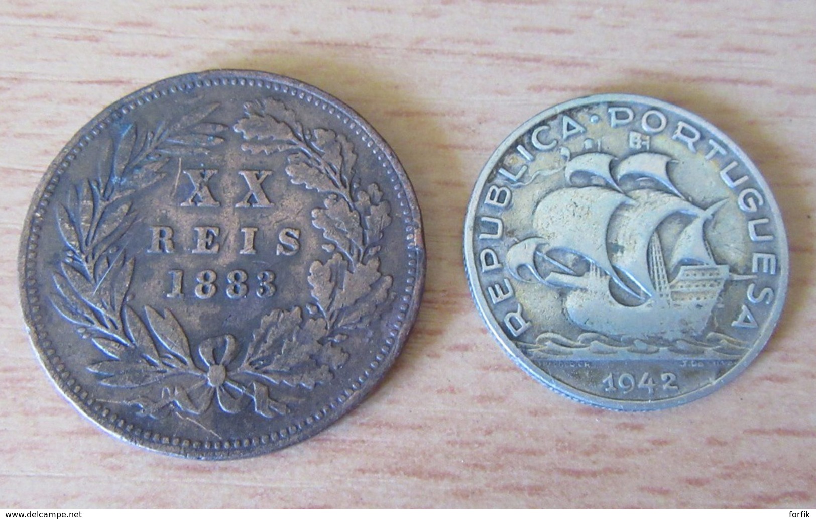 Portugal - 2 Monnaies : XX Reis 1883 Et 5 Escudos 1942 En Argent 650 - Portugal