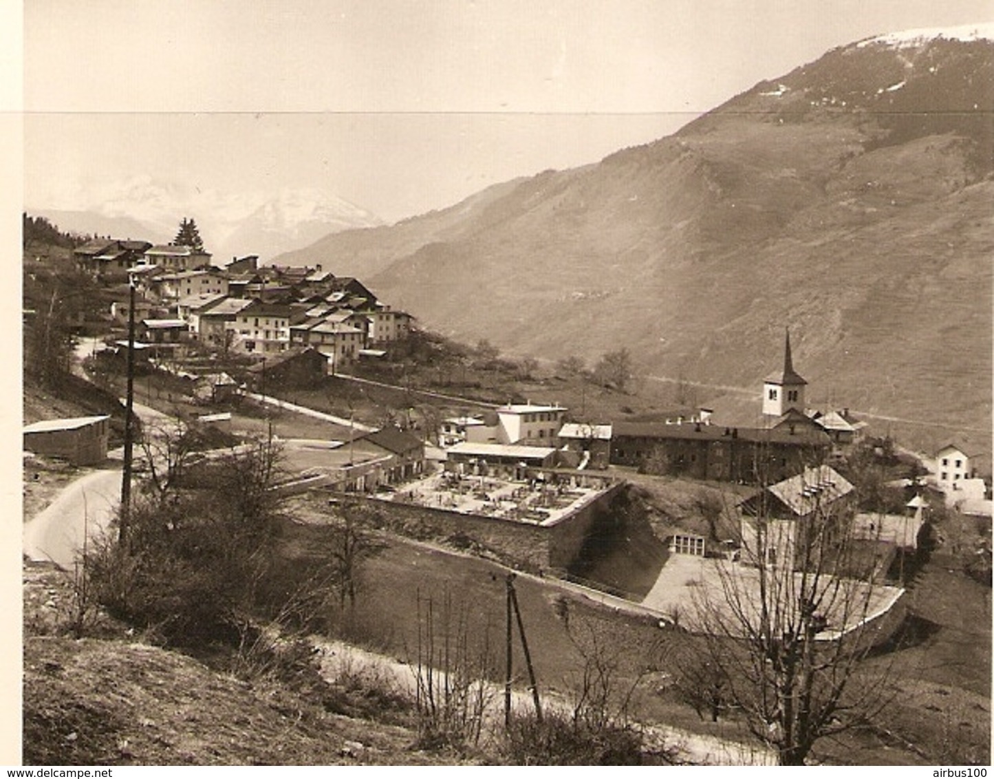 PHOTO ORIGINALE COURCHEVEL 1965 - VUE GENERALE VILLAGE CHAPELLE MONTAGNE - SAVOIE TARENTAISE - ZOOM - Lieux