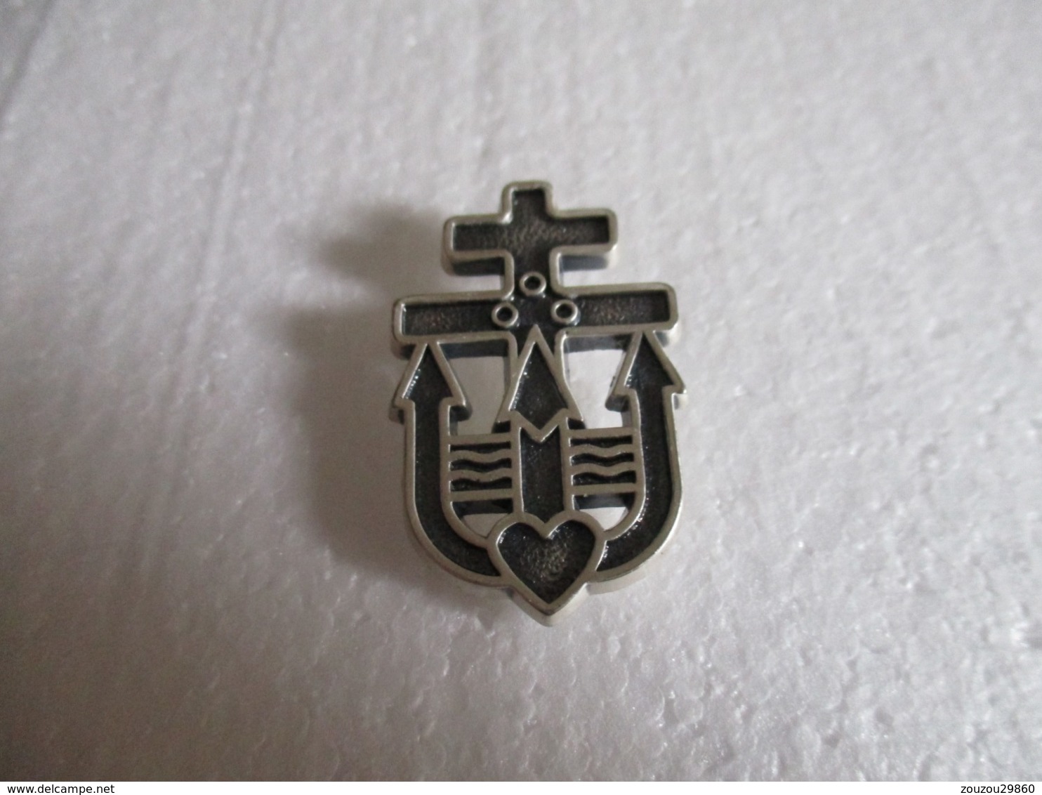 Pin's Croix De Lorraine (Militaria). - Militares