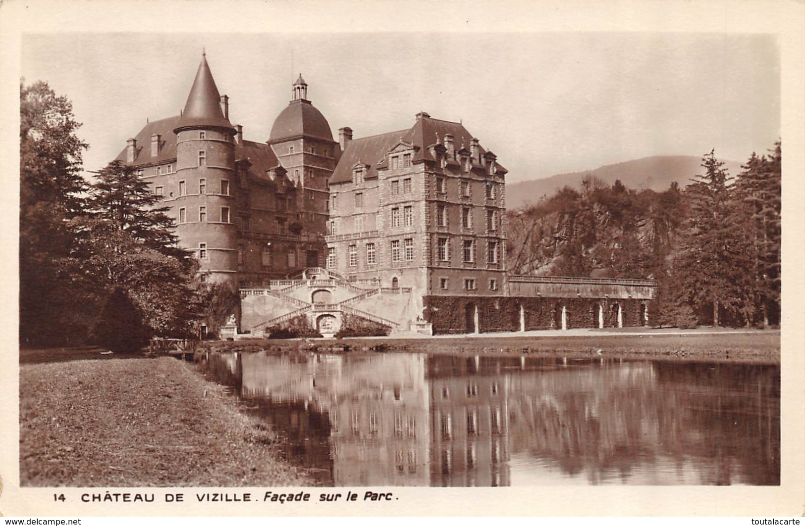 CPA 38 CHATEAU DE VIZILLE FACADE SUR LE PARC - Vizille