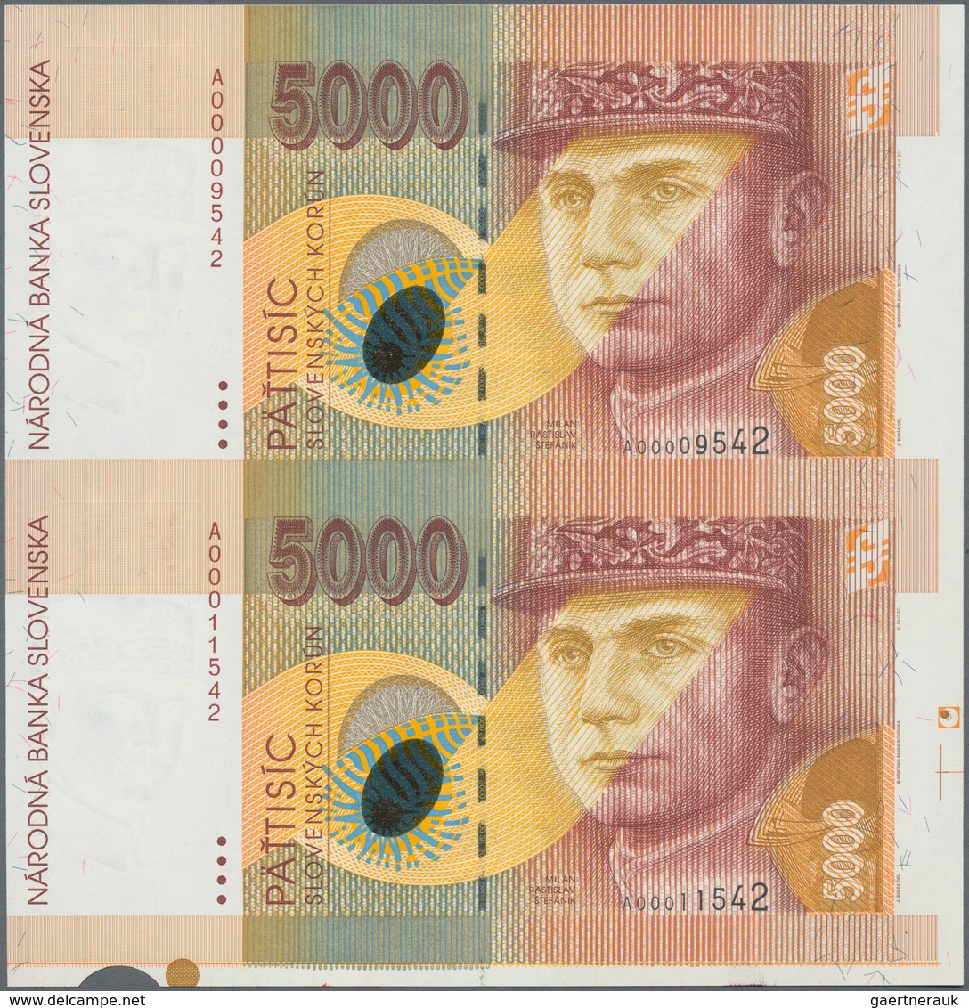 Slovakia / Slovakei: Uncut Pair Of The 5000 Korun 1995, P.29 With Small Border Pieces Of The Paper S - Slowakei