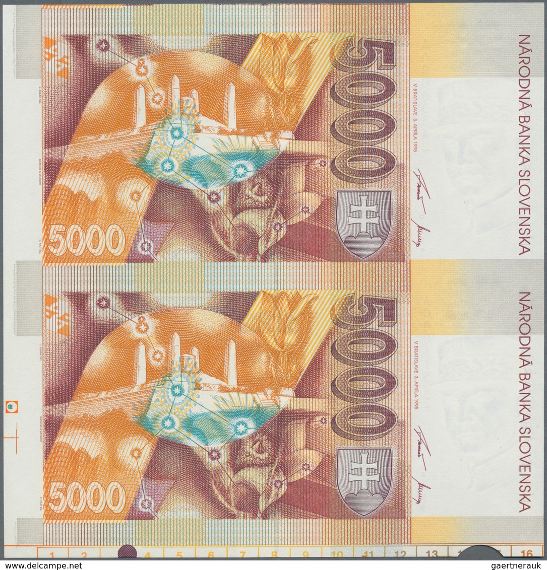 Slovakia / Slovakei: Uncut Pair Of The 5000 Korun 1995, P.29 With Small Border Pieces Of The Paper S - Eslovaquia