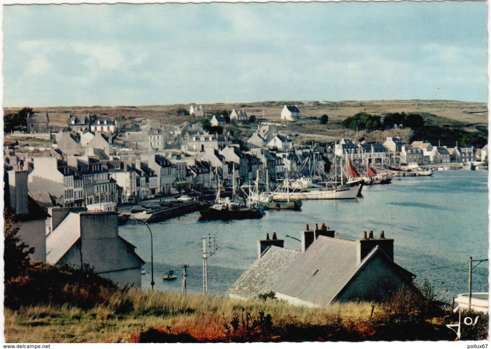 LOT 2 CPSM DE CAMARET-SUR-MER (FINISTERE)  VUE GENERALE ET BATEAUX DE PÊCHE DANS LE PORT. LE PORT - Camaret-sur-Mer