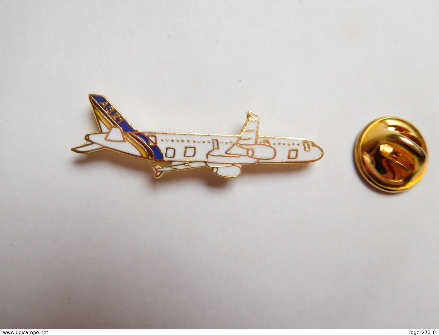 Superbe Pin's En EGF , Aviation , Avion Airbus A321 - Avions