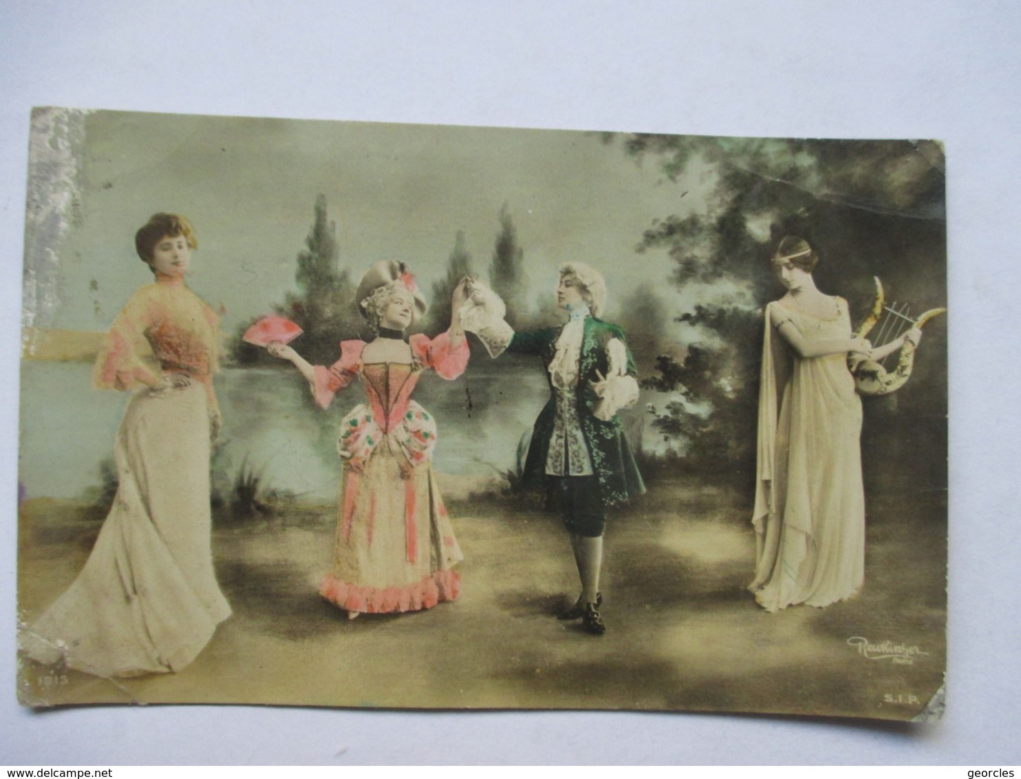 SCENE GALANTE   -  QUATRE PERSONNES       ......         PHOTO REUTLINGER         USURE  A G. - Femmes