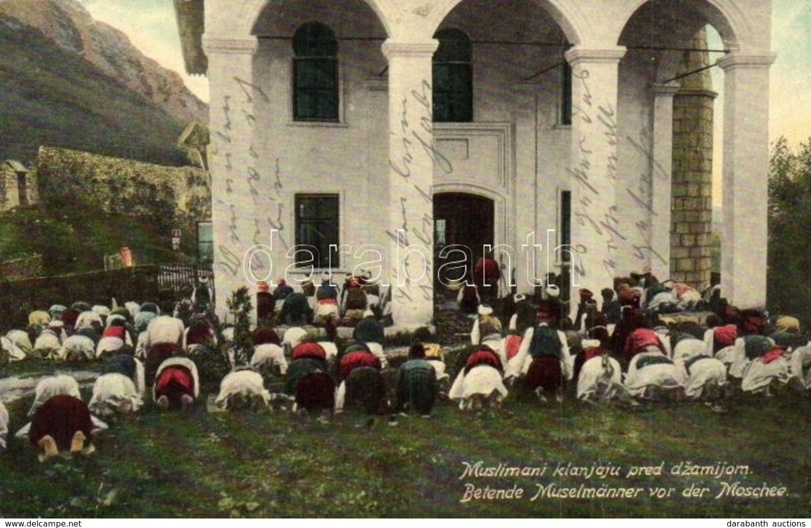 * T2/T3 Muslimani Klanjaju Pred Dzamijom / Betende Muselmänner Vor Der Moschee / Bosnian Folklore, Praying Muslim Men In - Non Classés