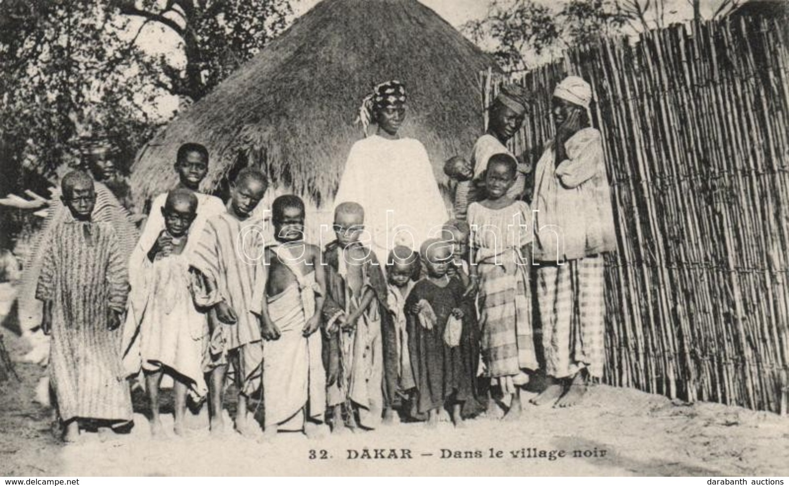 ** T2 Dakar, Dans Le Village Noir / Indigenous Village, Children, Folklore - Unclassified