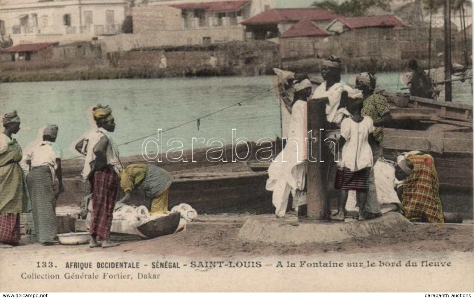 ** T2 Saint-Louis, A La Fontaine Sur Le Bord Due Fleuve / Women At The Fountain On The Riverbank, Folklore - Zonder Classificatie