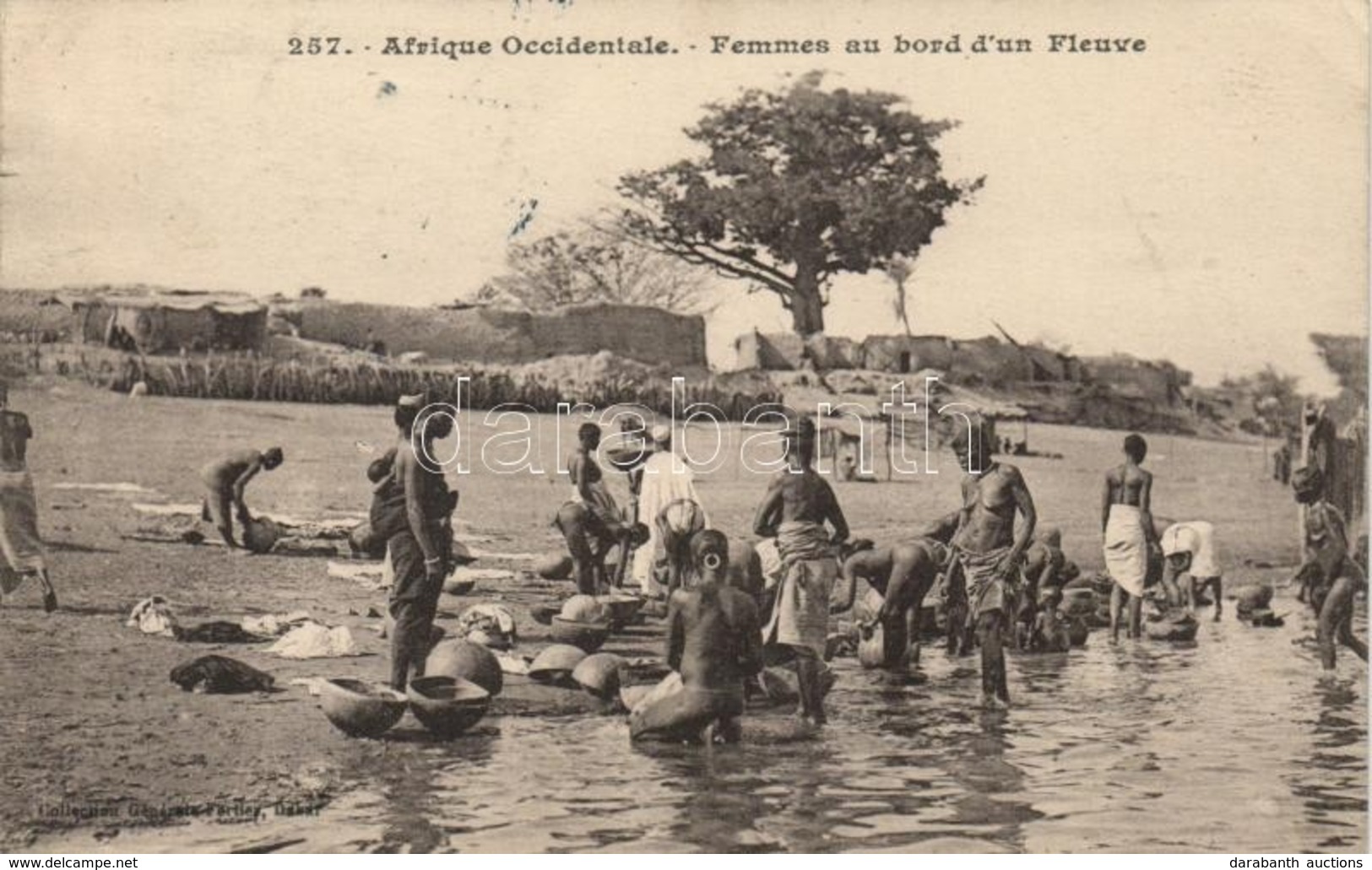 T2/T3 1929 Femmes Au Bord D'un Fleuve / Washing Women At The River, Senegalese Foklore (small Tear) - Sin Clasificación