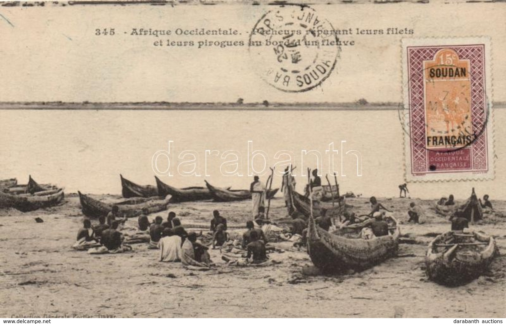 T2/T3 1922 Pecheurs Reparant Leurs Filets Et Leurs Pirogues Au Bord D'un Fleuve / Fishermen Repairing Their Nets And Boa - Sin Clasificación