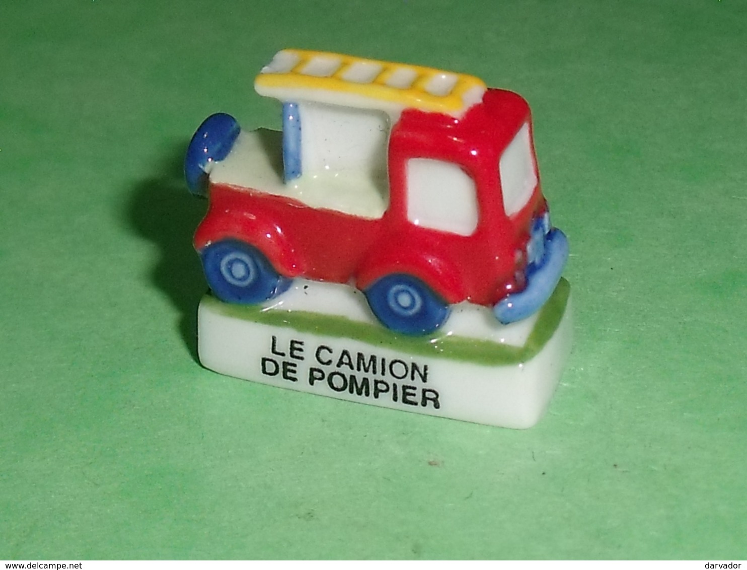 Fèves / Sports : Camion De Pompier      T124 - Sports