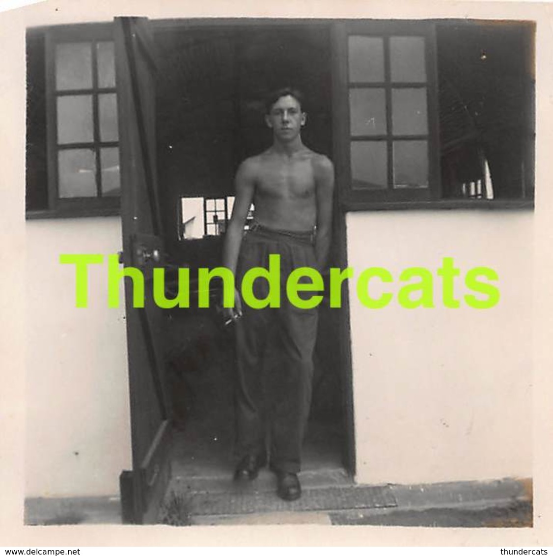 ANCIENNE PHOTO VINTAGE SNAPSHOT FOTO 6 CM X 6 CM JEUNE HOMME GARCON TORSE NU SEMI NUDE NAKED GAY BOY GUY - Anonieme Personen