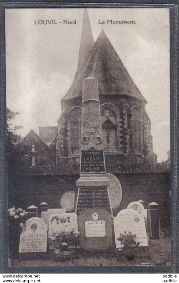 Carte Postale 59. Louvil  Le Monument Aux Morts Et L'église Trés Beau Plan - Autres & Non Classés