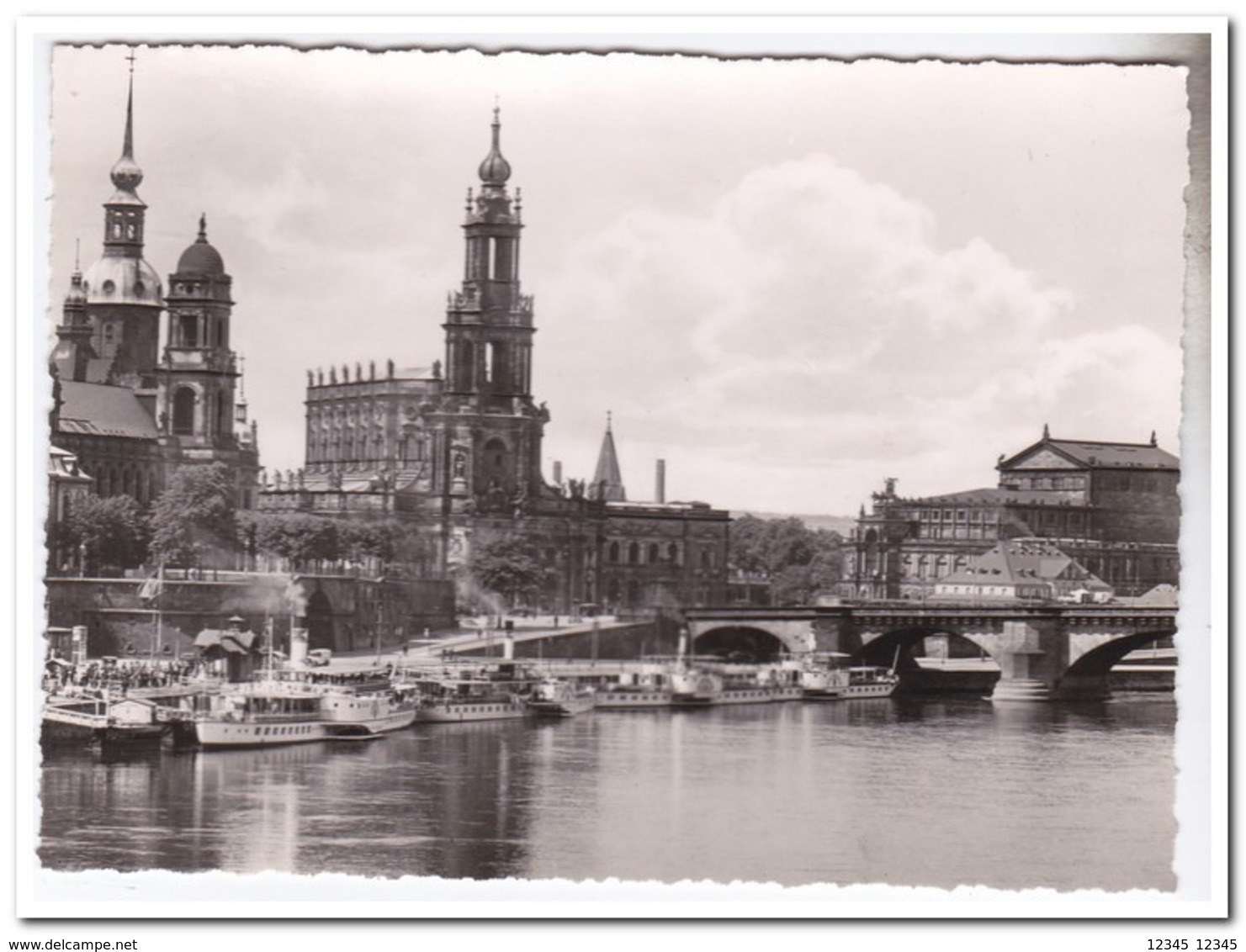 Dresden, Brühlsche Terrasse Und Dampfer-Landungsplätze - Dresden