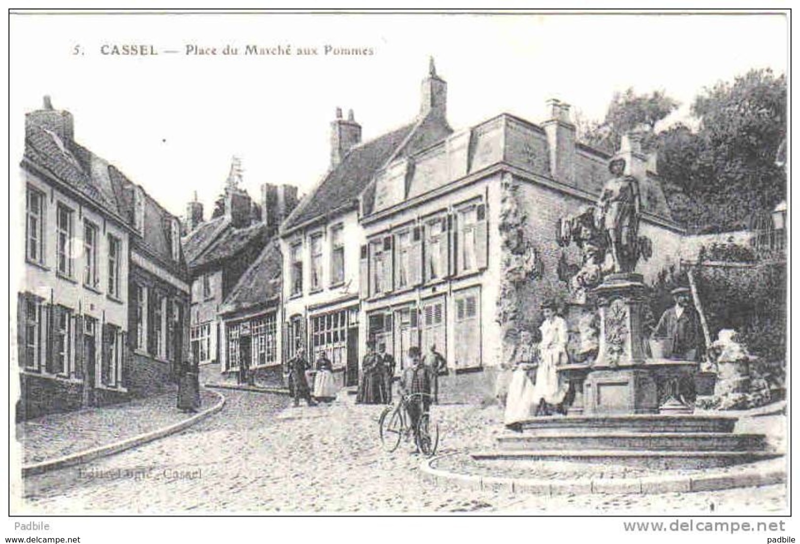 Carte Postale  59. Cassel  Place Du Marché Aux Pommes  Trés Animée - Cassel