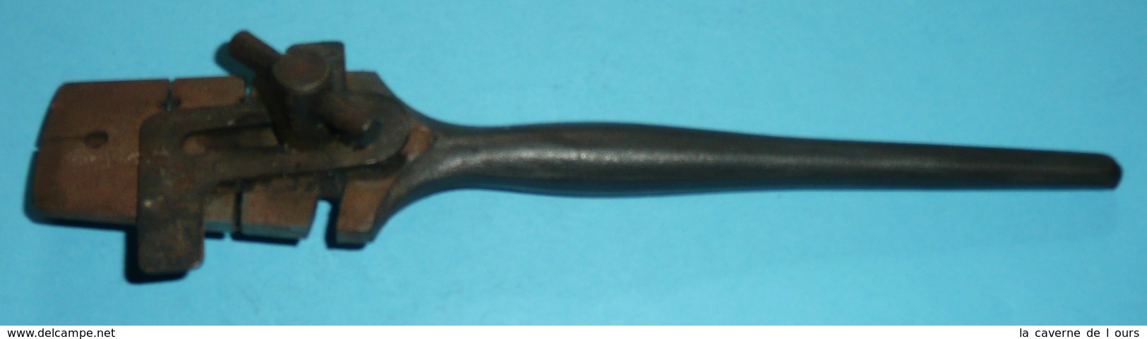 Rare Ancien Outil Pince/clef à Avoyer, Baille-voie PEUGEOT FRERES France Lion - Outils Anciens