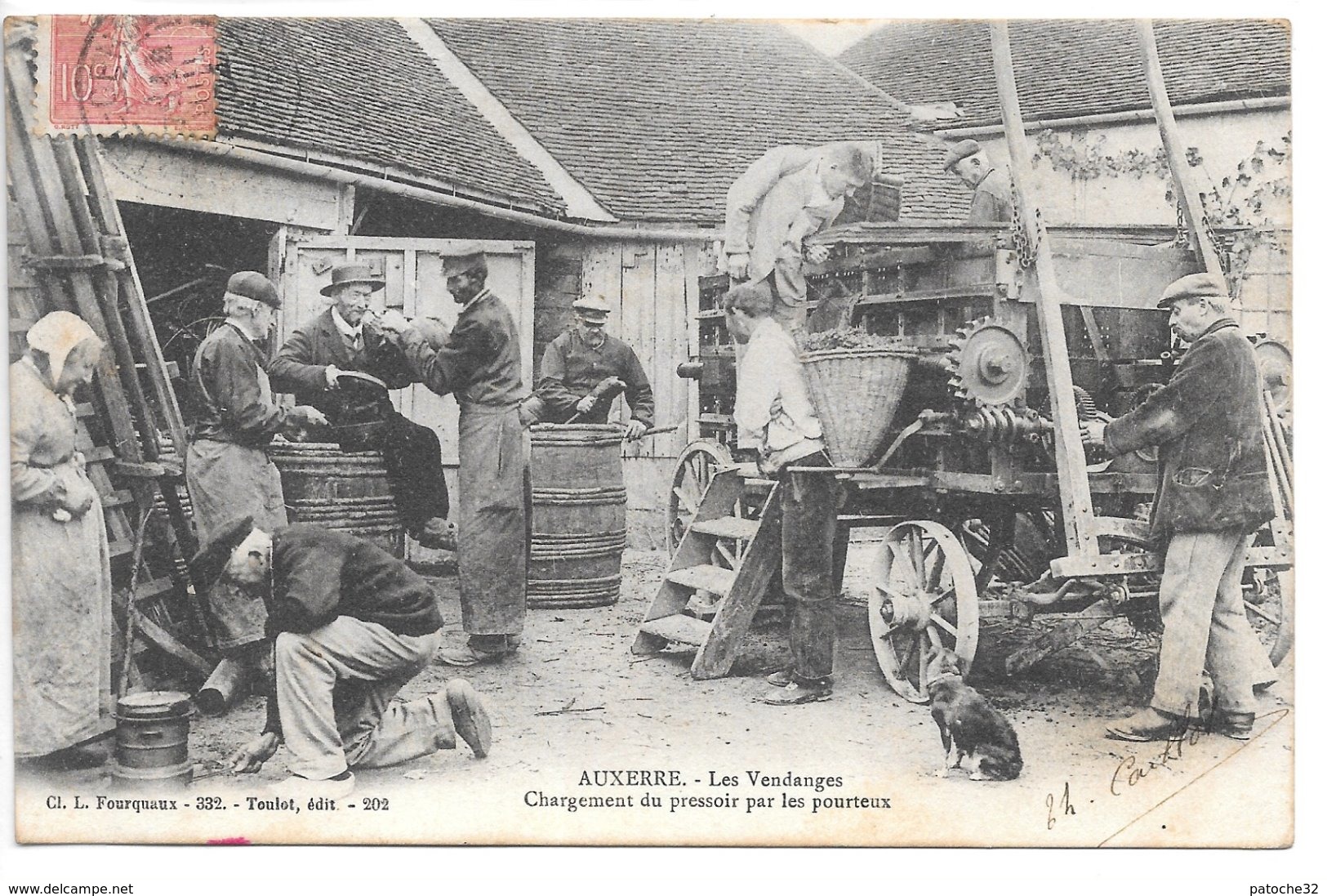 Cpa...Auxerre..les Vendanges Chargement Du Pressoir Par Les Pourteux....animée....1904.. - Auxerre