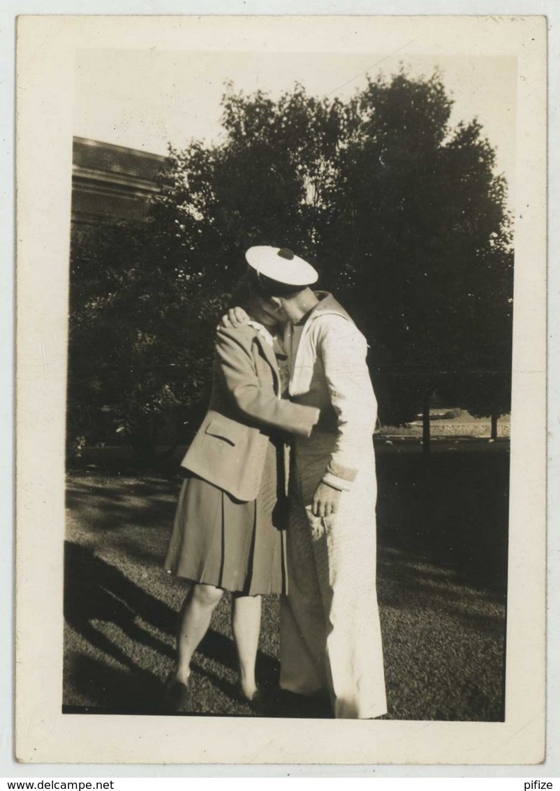 (Bateaux) Guerre De 1939-45 . Archive Croiseur "Georges Leygues". Le Baiser Du Marin . Lancaster , Pennsylvanie 1943 . - Barcos