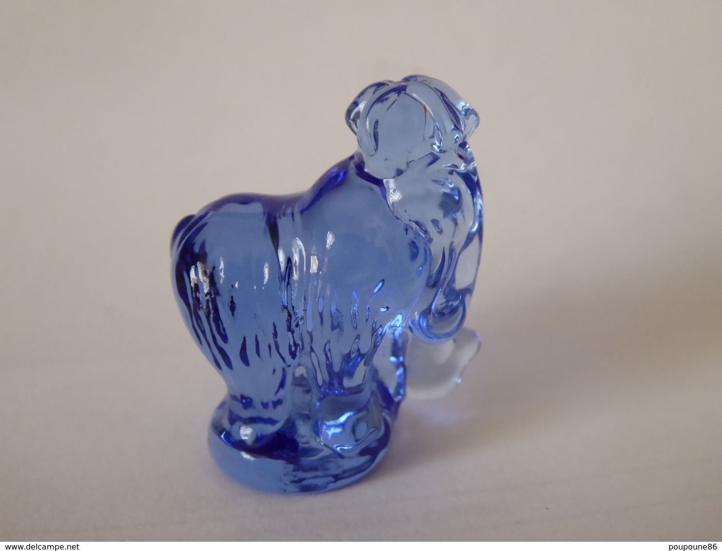 FEVE  - FEVES - "ANIMAUX PATE DE VERRE" - TRES JOLIE FEVE - MINIATURE ? ELEPHANT -  BLEU - Animaux