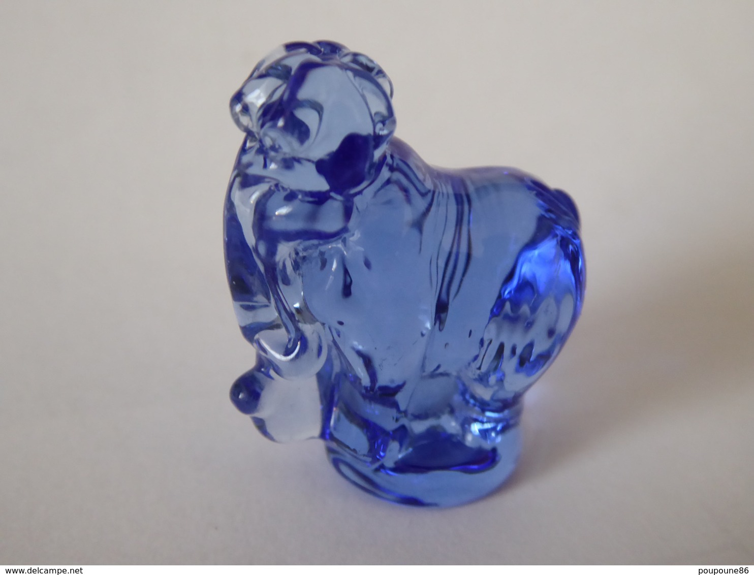 FEVE  - FEVES - "ANIMAUX PATE DE VERRE" - TRES JOLIE FEVE - MINIATURE ? ELEPHANT -  BLEU - Animaux