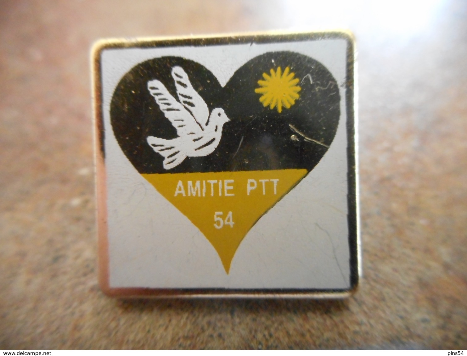 A040 -- Pin's Poste Amitie PTT 54 - Postes