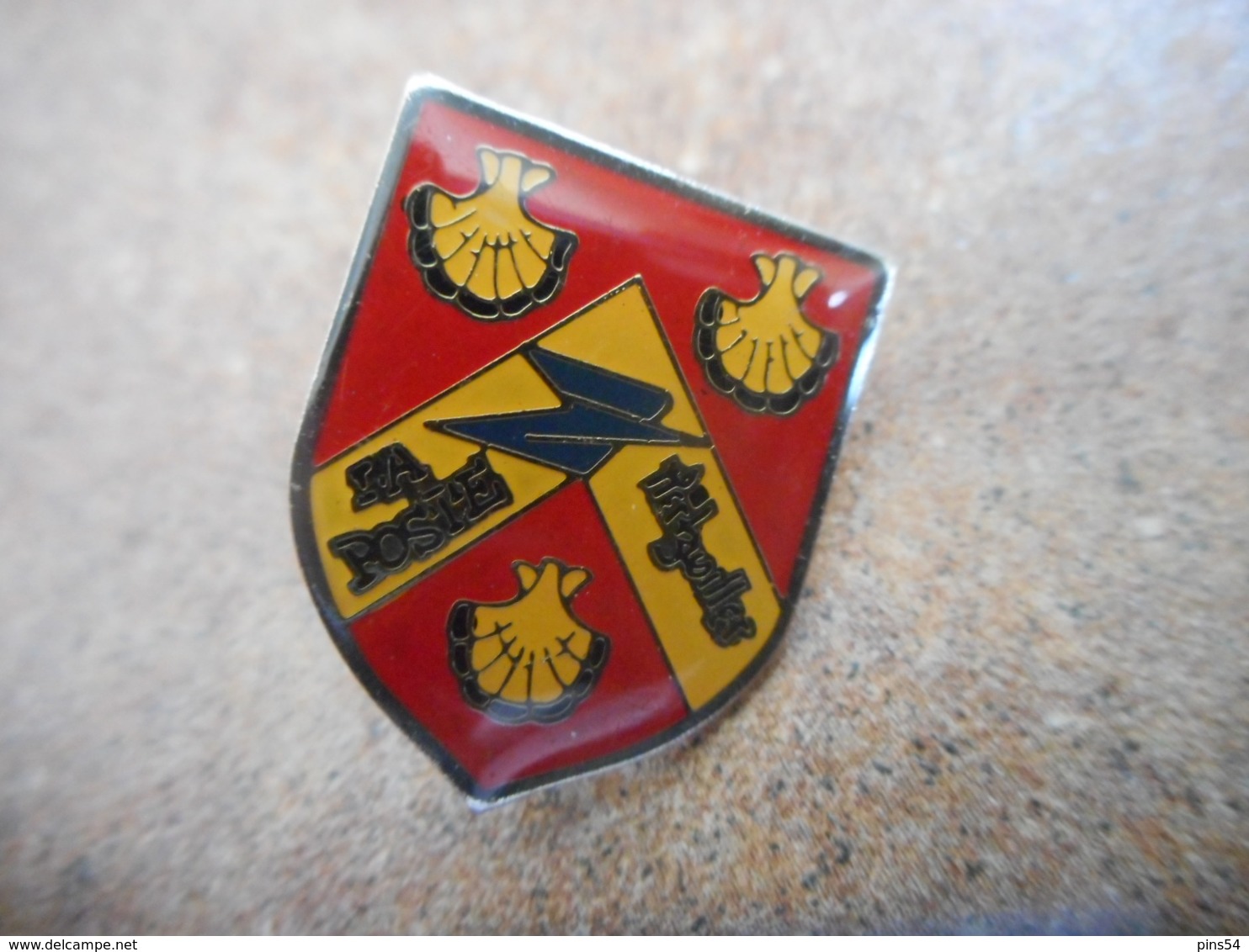 A040 -- Pin's Poste Blason Mertzwiller -- Exclusif Sur Delcampe - Postes