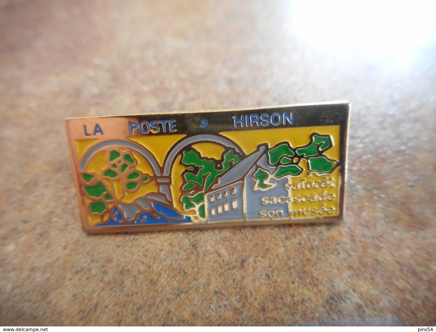 A040 -- Pin's Poste Hirson - Postes