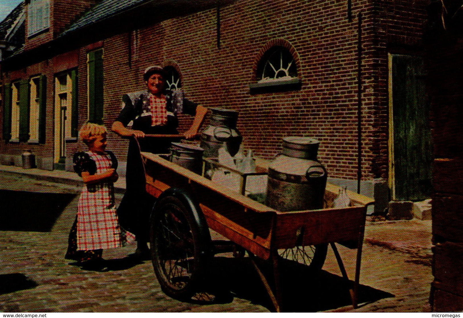 SPAKENBURG - Tezamen Naar De Klanten - Spakenburg