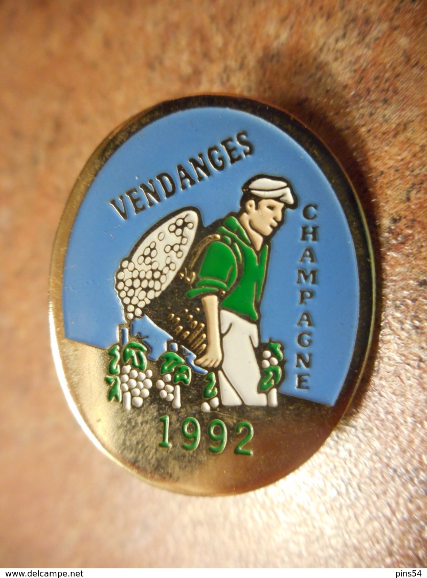 A041 -- Pin's Alcool Vendanges Champagne 1992 - Boissons