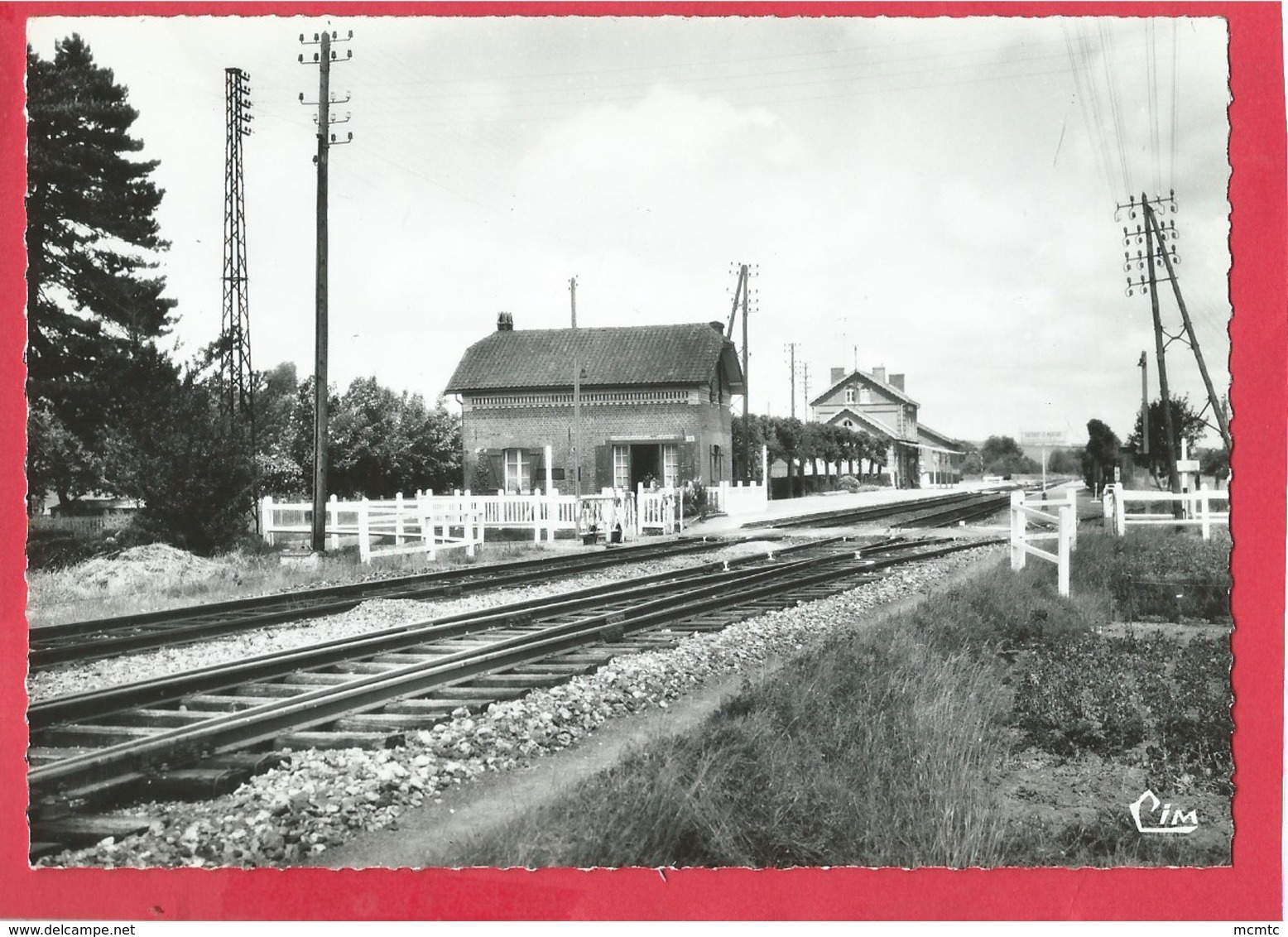 CPSM  Grand Format  -  Quesnoy Le Montant  -(80.Somme) - La Gare - Autres & Non Classés