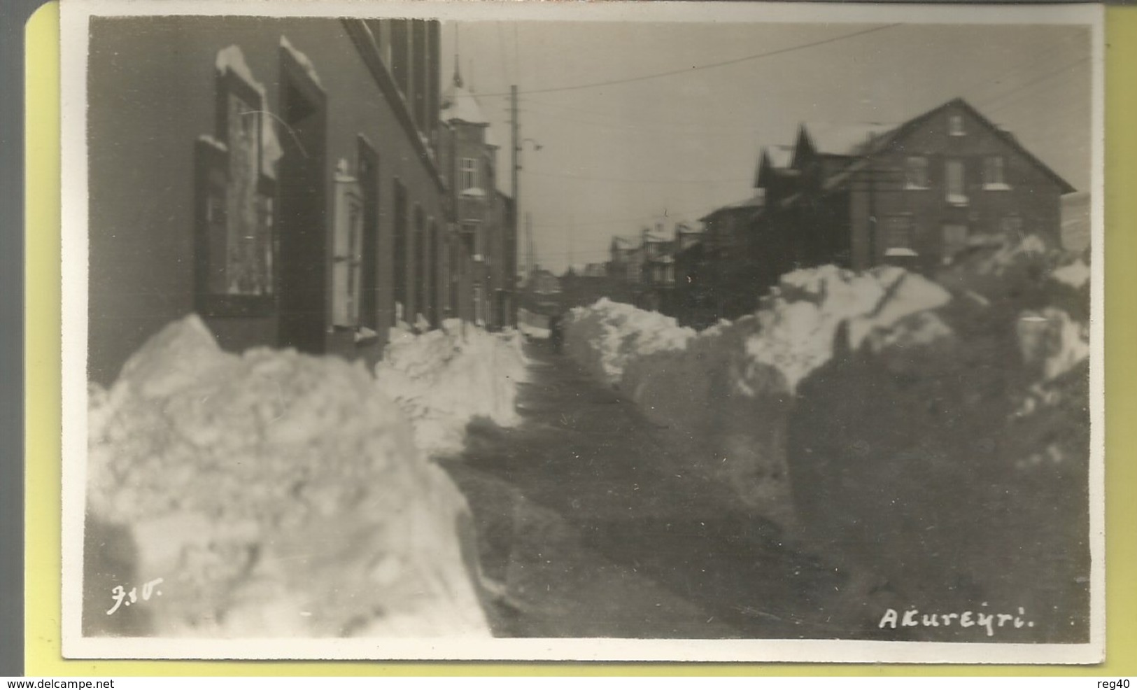 ISLANDE  Carte Photo - AKUREYI - Une Rue Enneigée - Islande