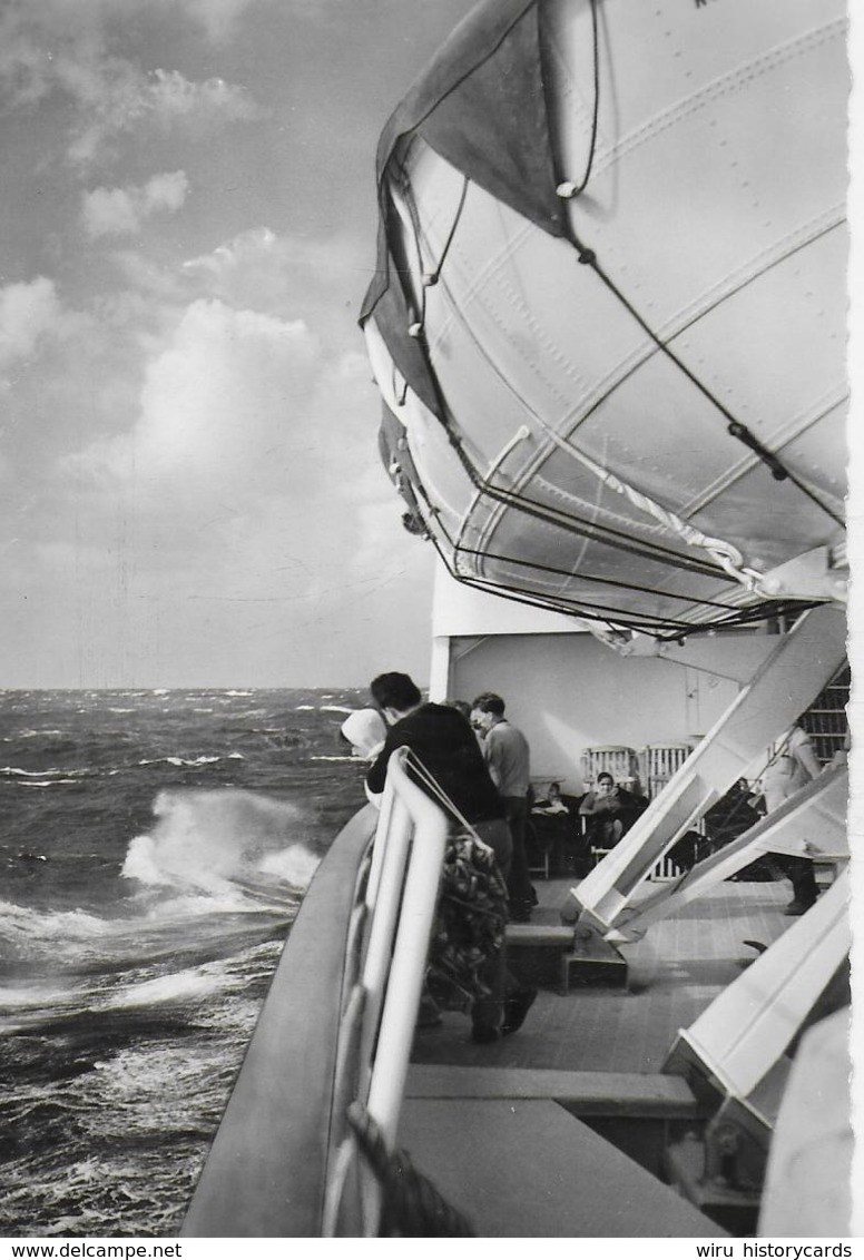AK 0322   Eine Seereise Mit Dem FDGB-Urlauberchiff MS " Völkerfreundschaft " / Ostalgie , DDR Um 1961 - Dampfer