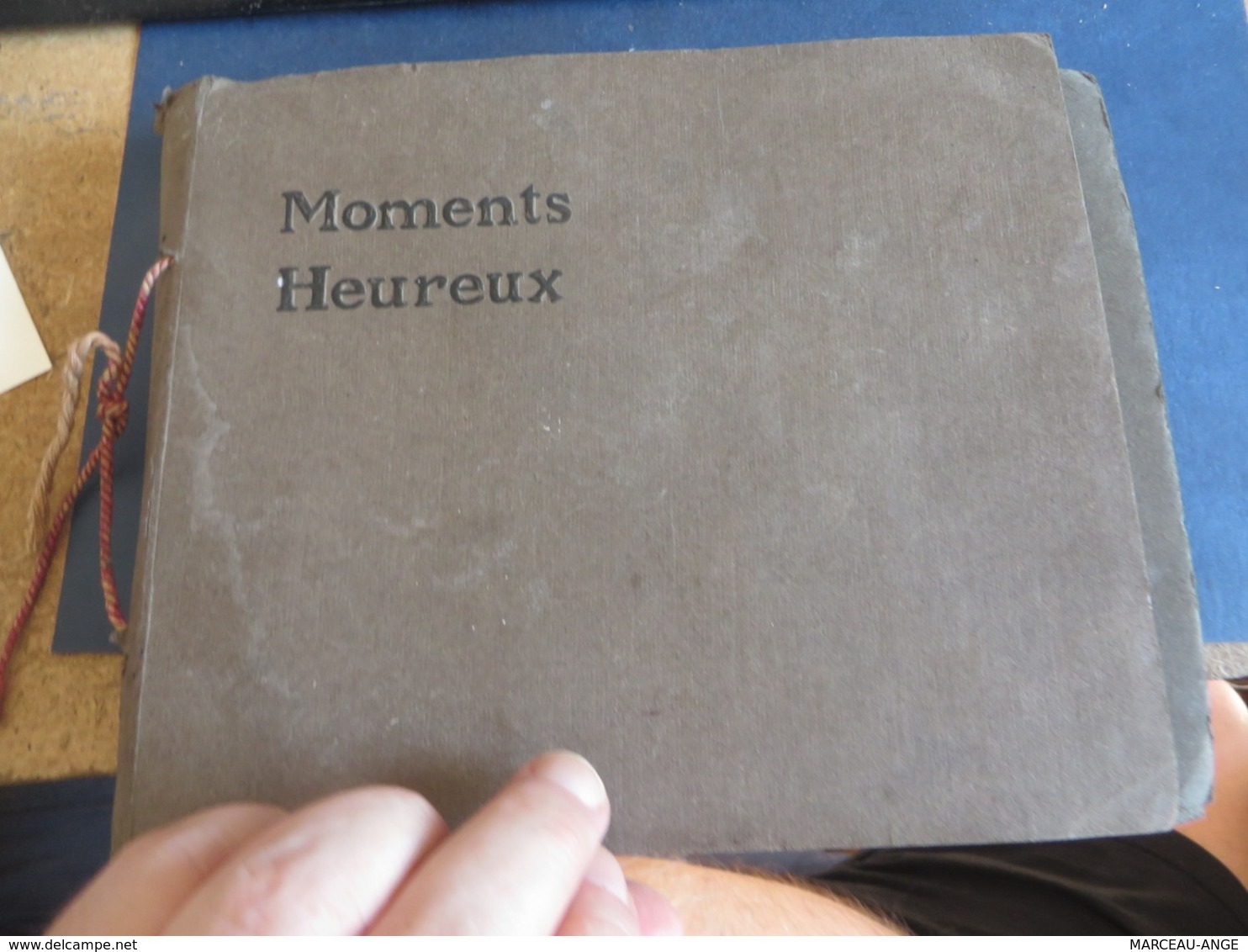 1 Album ""  Moments Heureux "" ,avec Toutes Les Photos ,a Voir - Albums & Collections