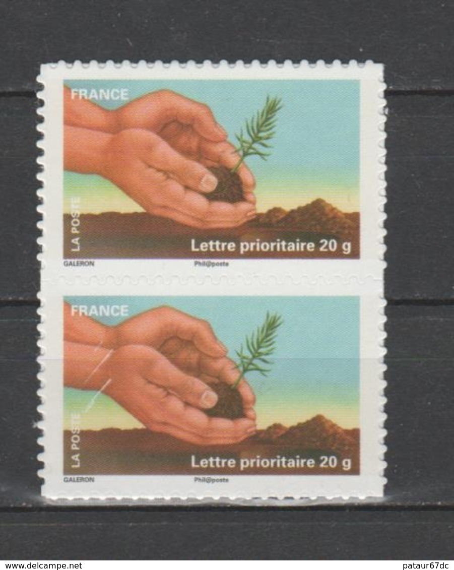 FRANCE / 2011 / Y&T N° AA 526A ** : "Terre" (Jeune Plant D'arbre) De Feuille - Variété "traits Au Poignet) Tàn - Unused Stamps