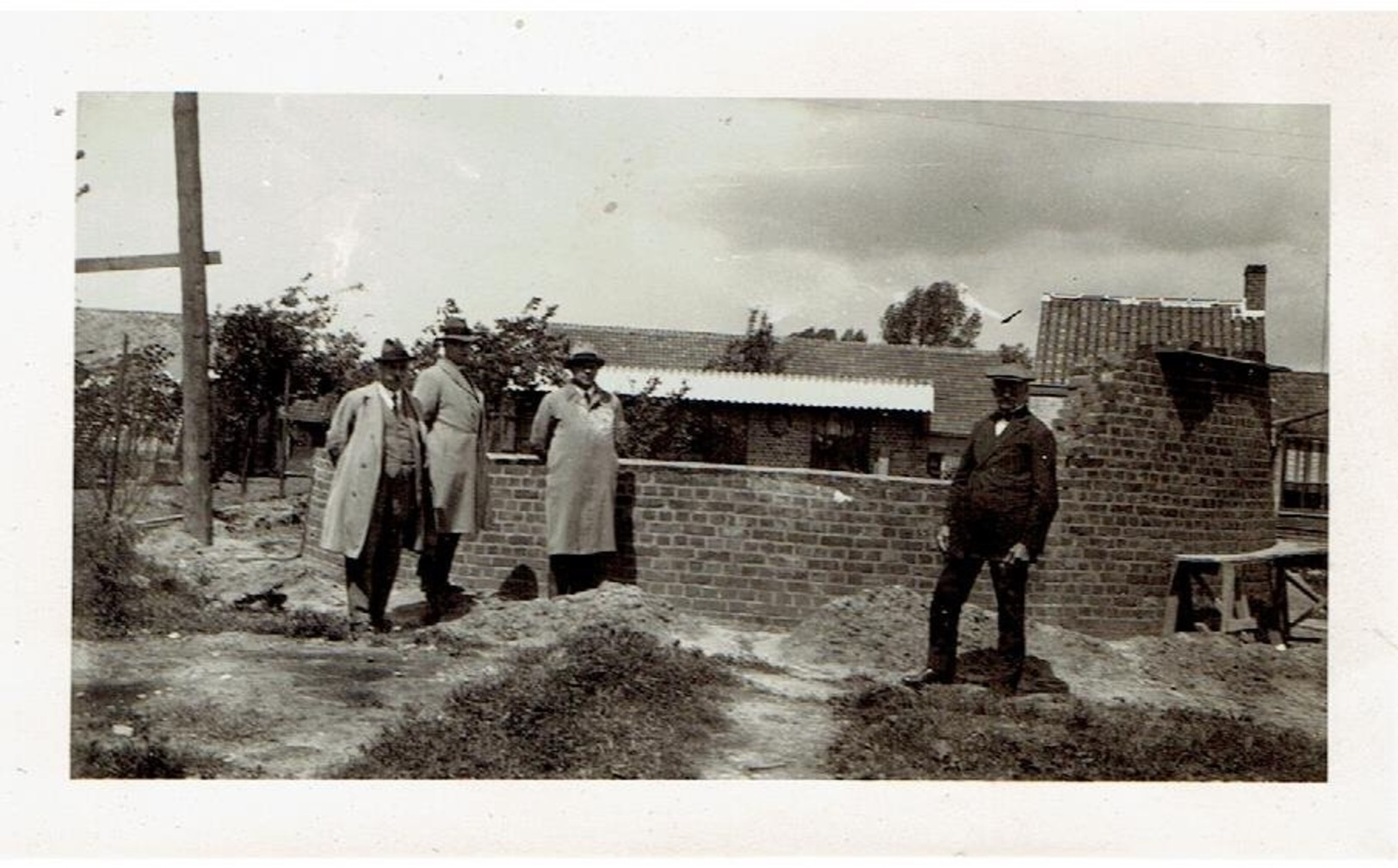 ALVERINGHEM - Kleine Foto 11,5 X 7 Cm Van Bouw Van De Molen In 1935 + 2 Krantenknipsels Complete Molen Maurits Billiet - Alveringem