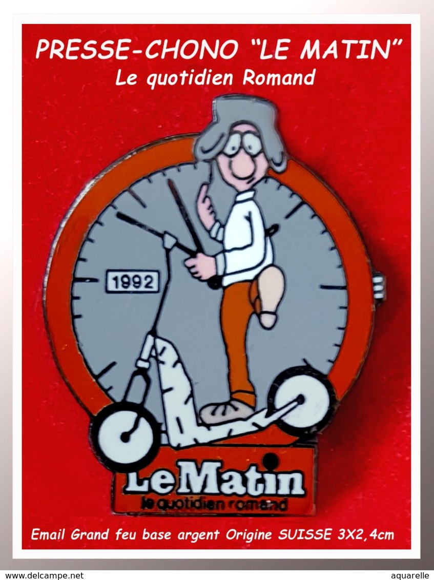 SUPER PIN'S PRESSE-CHRONO SUISSE : Pour Le Quotidien Roman "LE MATIN" Personnage Sur Trotinette Devant CHRONO 3X2,4 - Media