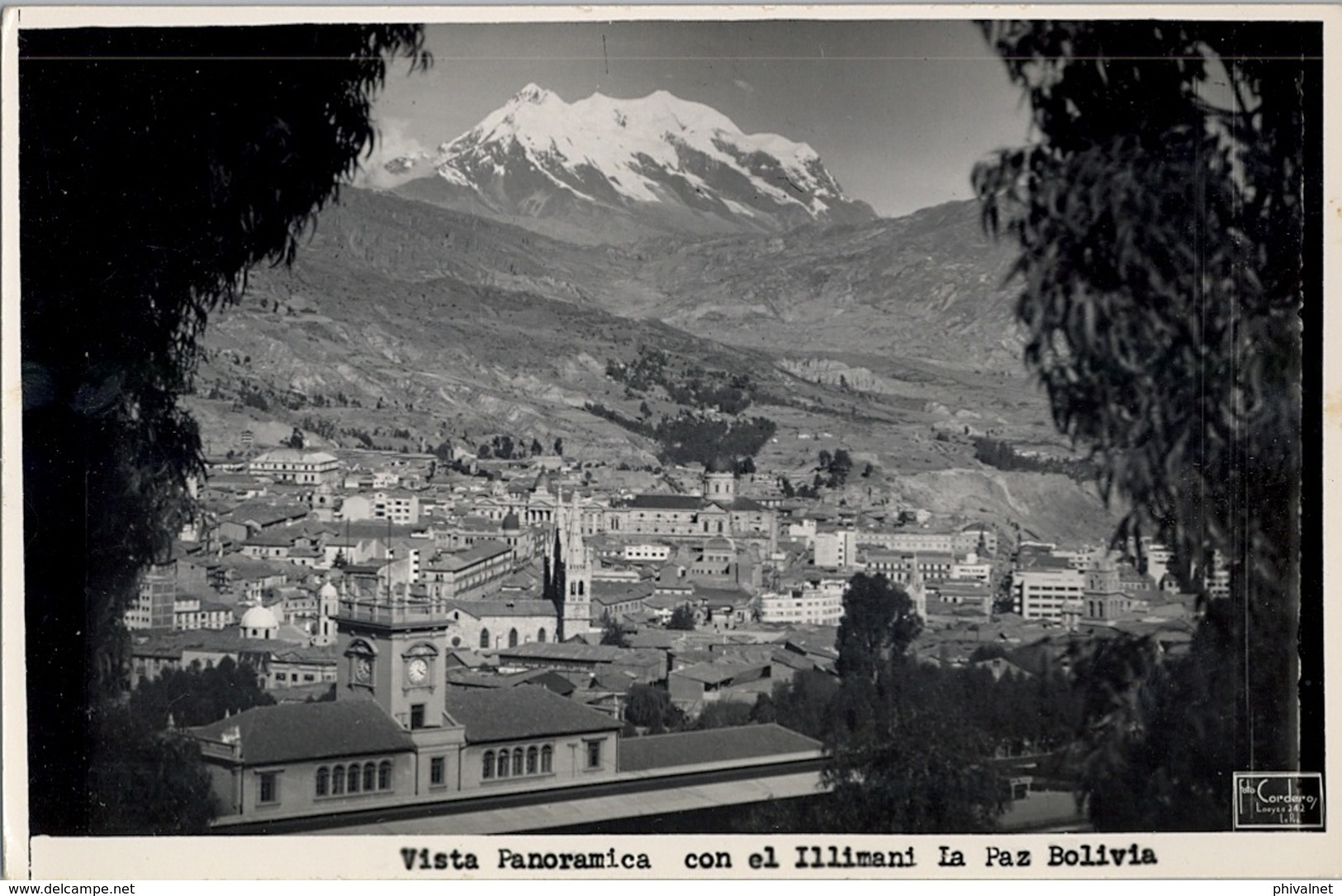 BOLIVIA , TARJETA POSTAL NO CIRCULADA ,  VISTA PANORÁMICA CON EL ILLIMANI - LA PAZ - Bolivia