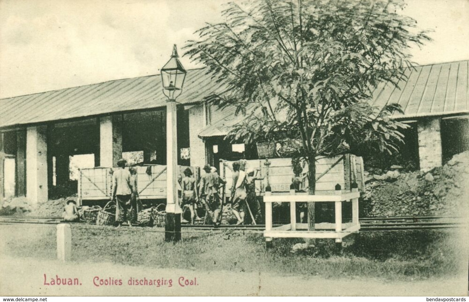 Malay Malaysia, LABUAN BORNEO, Coolies Discharging Coal Train, Mining (1910s) - Malaysia