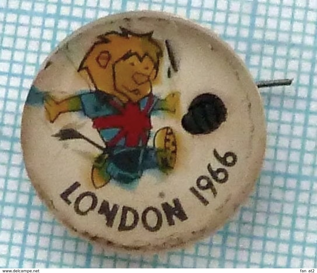 USSR / Badge / Soviet Union / UKRAINE / Football. FIFA Cup World Championship . London. England. Lev. Flag. 1966. - Fútbol