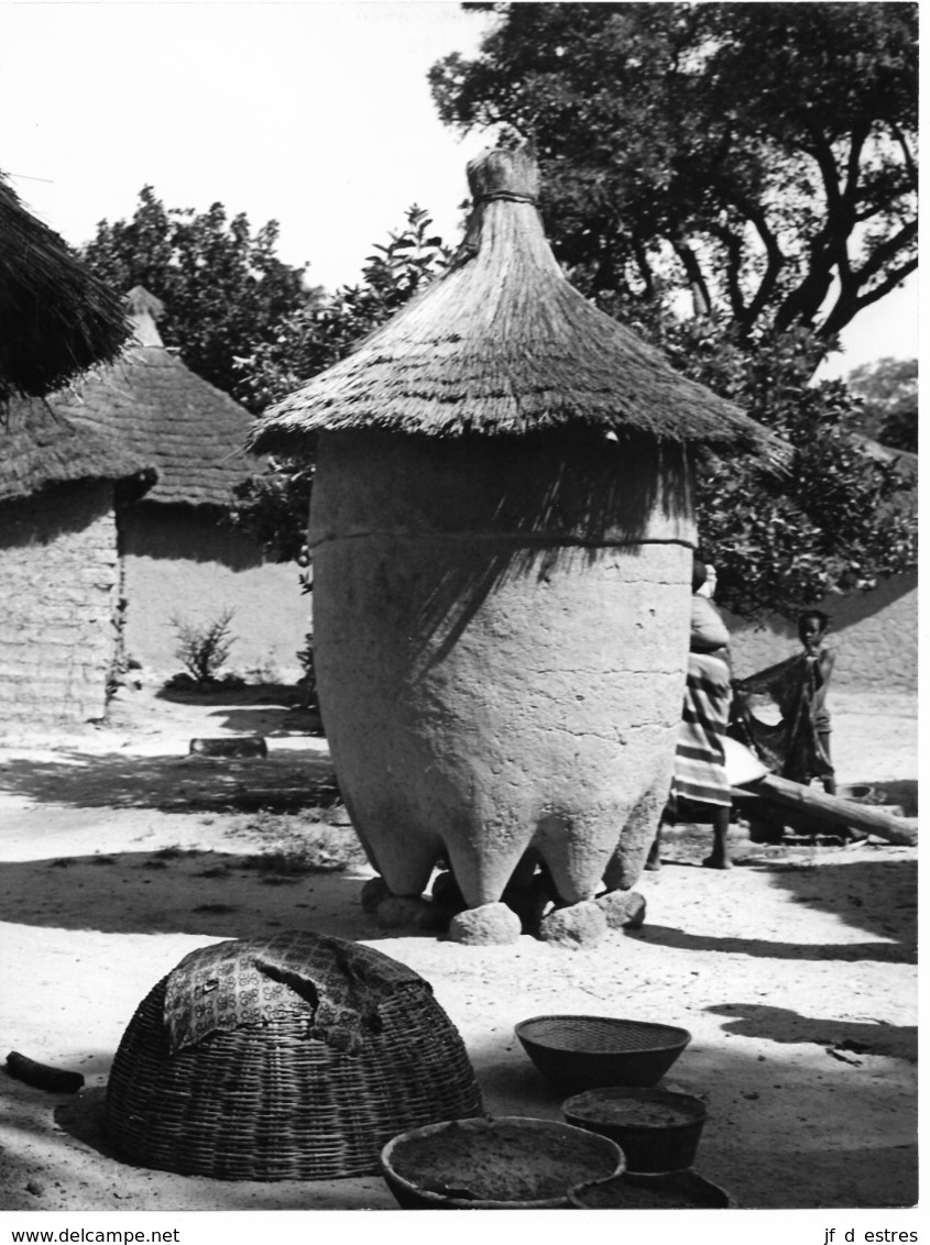 Photo Haute Volta 1980. Grenier De Famille. Photo Du Père Gust Beeckmans - Afrique