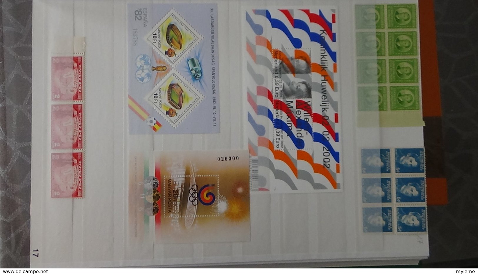 Plus de 140 blocs, bandes, carnets ** + timbres de différents pays. A saisir !!!
