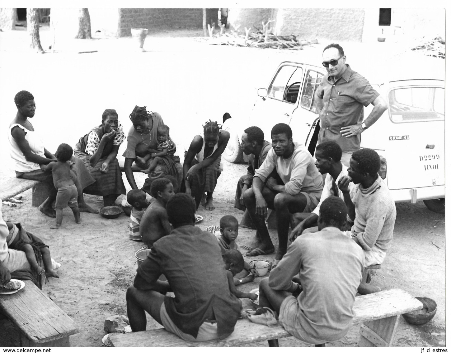 Photo Haute Volta (Burkina Faso) 1980. Un Centre D'Animation Rurale Et Le Père Chaix. Photo Du Père Gust Beeckmans - Afrique