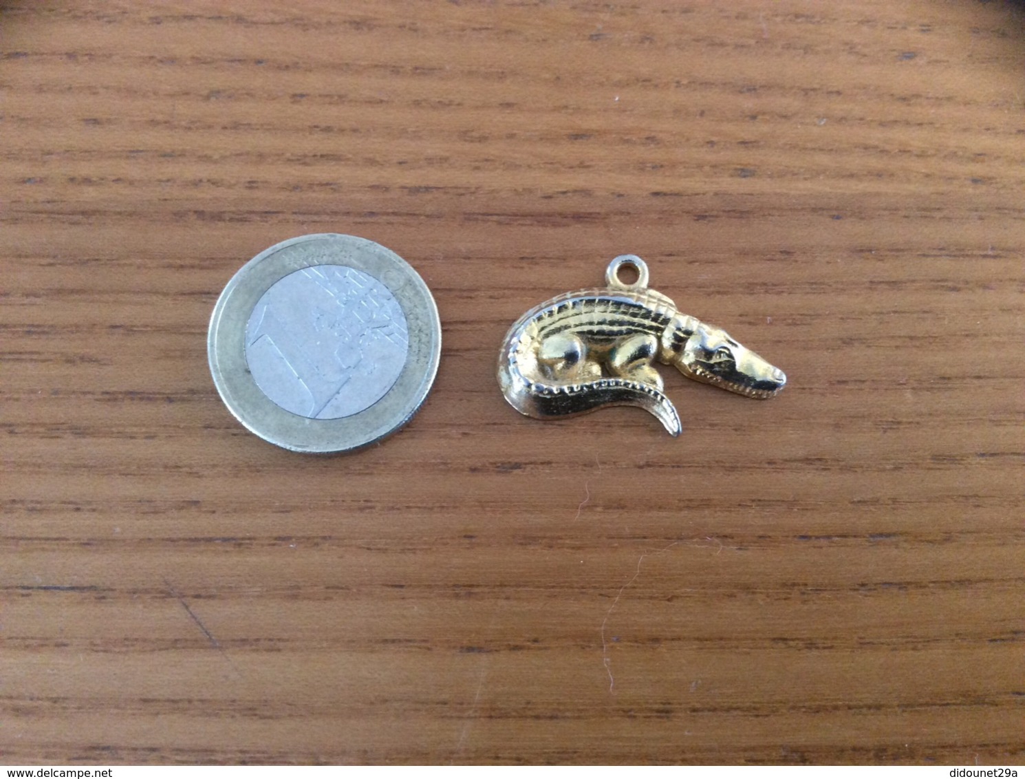 Fève Métal Doré Pendentif "crocodile" - Tiere